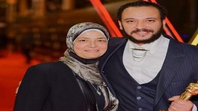 أحمد خالد صالح ووالدته